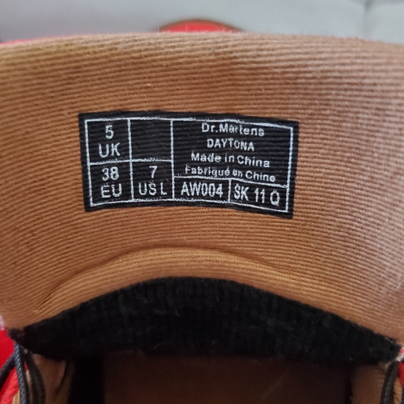 EUC DOC MARTENS SIZE 7 - Picture 6 of 6